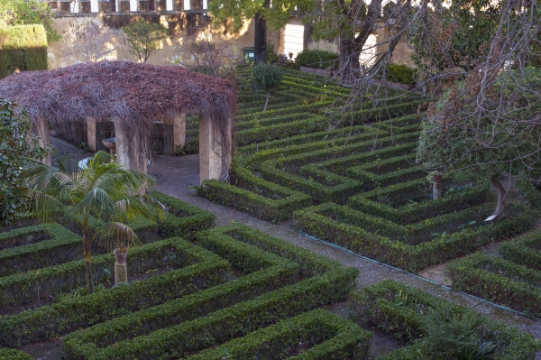 Disfruta el jardín renacentista del Castillo Palacio de los Ribera en directo